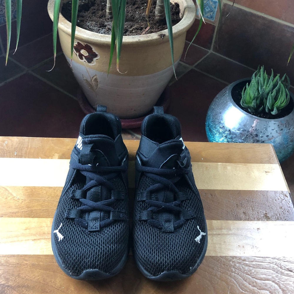 Kids puma sneakers